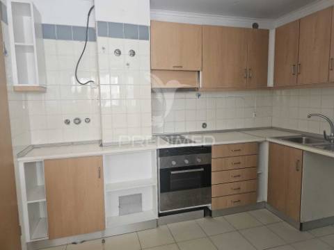 Apartamento t2 ameixoeira com garagem