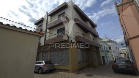 T3 remodelado para arrendamento anual na zona histórica de portimão