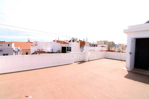 T3 remodelado para arrendamento anual na zona histórica de portimão