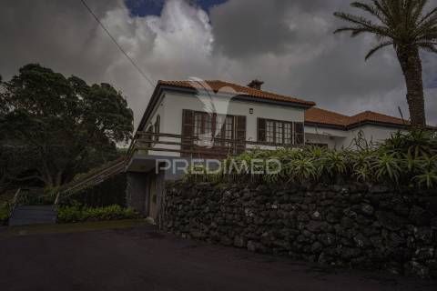 Moradia t3 na marginal dos casteletes – urzelina, ilha de são jorge