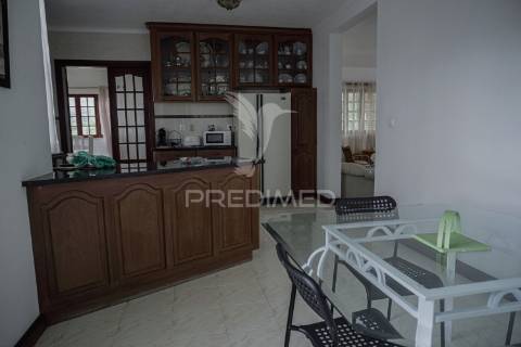 Moradia t3 na marginal dos casteletes – urzelina, ilha de são jorge