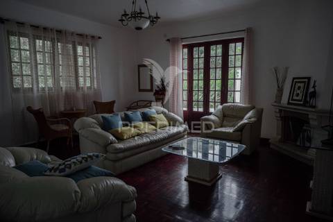 Moradia t3 na marginal dos casteletes – urzelina, ilha de são jorge