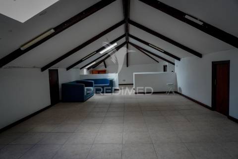 Moradia t3 na marginal dos casteletes – urzelina, ilha de são jorge