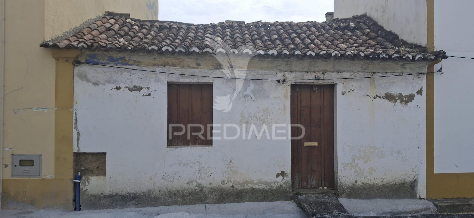 Ruína t3 para reconstrução em concavada