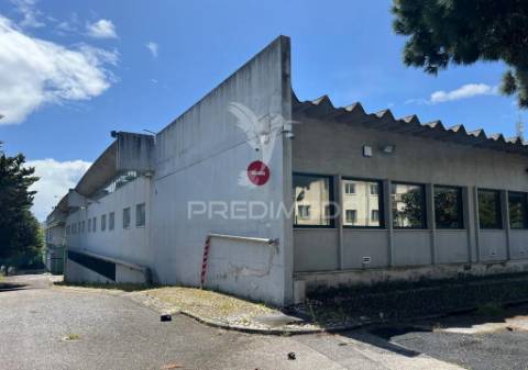 Venda de edifício escritórios e armazém centro de carnaxide