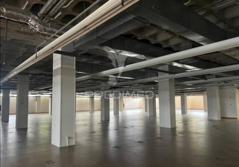 Venda de edifício escritórios e armazém centro de carnaxide