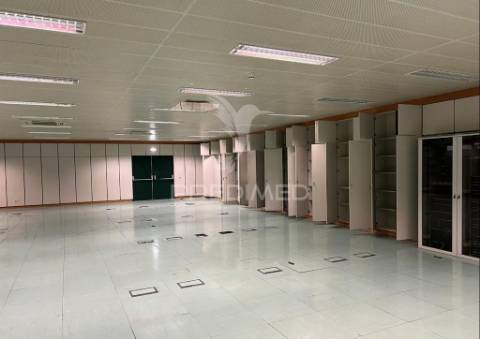 Venda de edifício escritórios e armazém centro de carnaxide