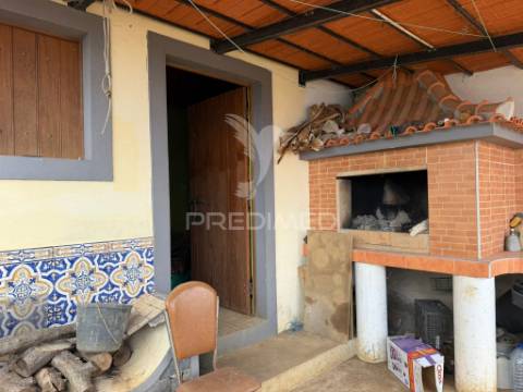 Casa térrea com terreno agrícola