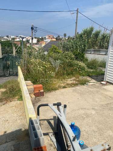 Terreno em almada com 4 casas , otimo para investimentos --sobreda