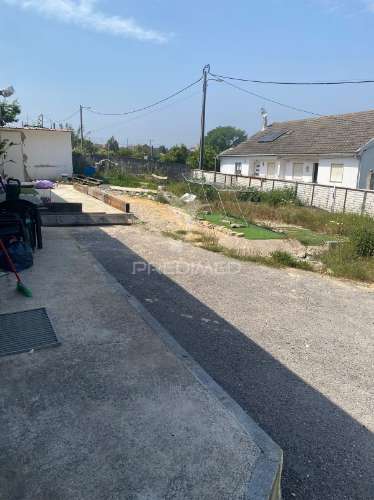 Terreno em almada com 4 casas , otimo para investimentos --sobreda