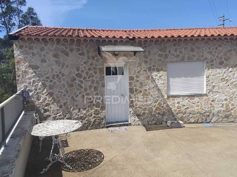 Moradia t1 remodelada com todas as despesas incluídas.
