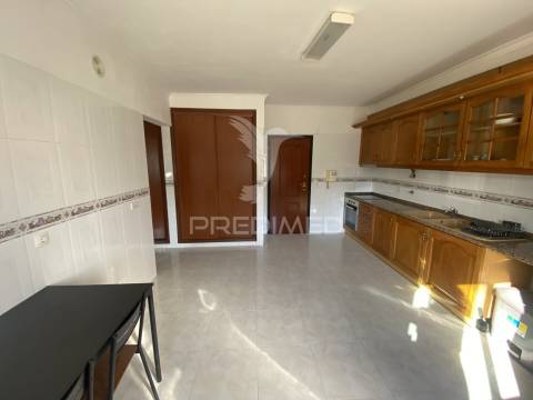 Apartamento t0 na quinta da courela - paio pires