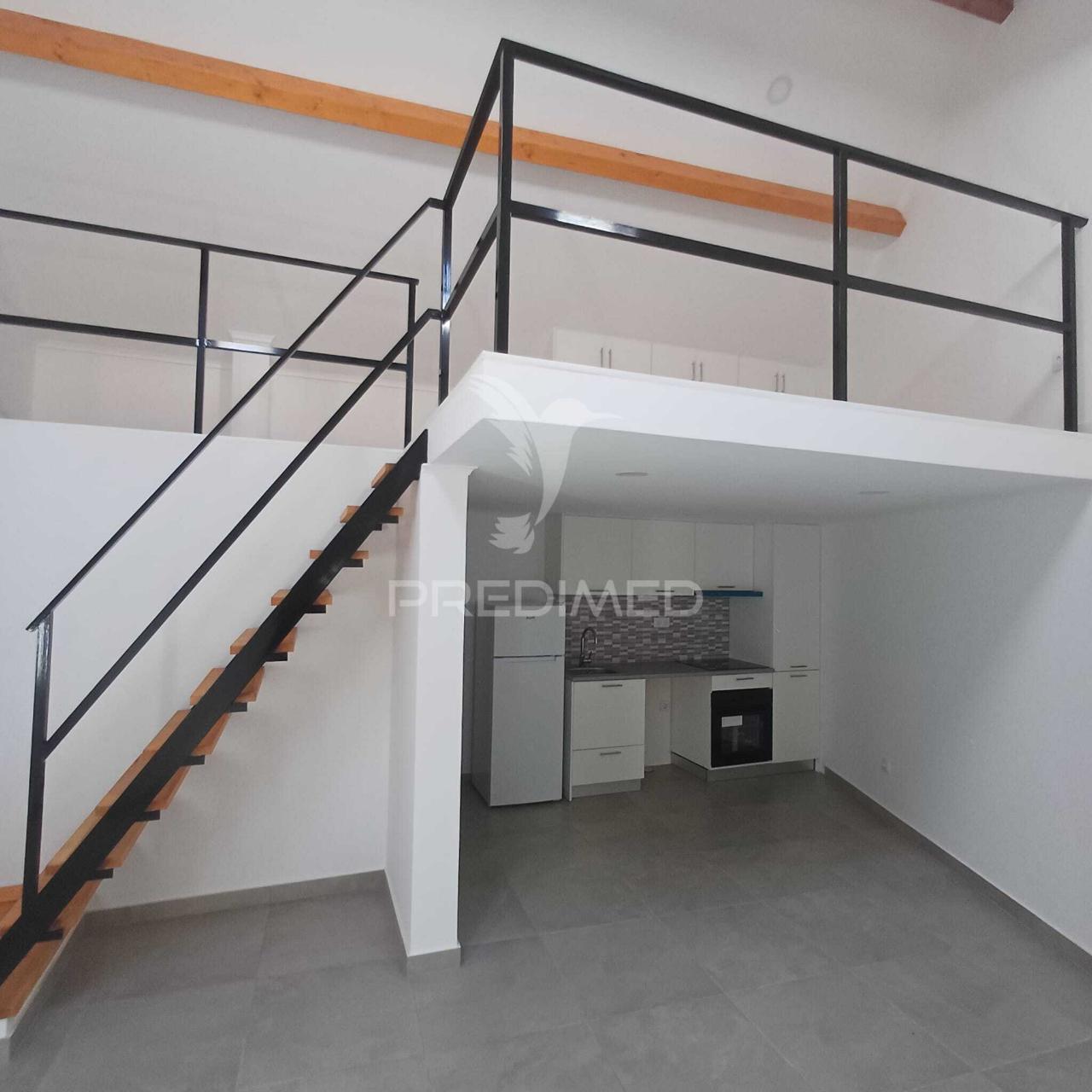 Moradia t0 com mezanine totalmente renovada - cartaxo