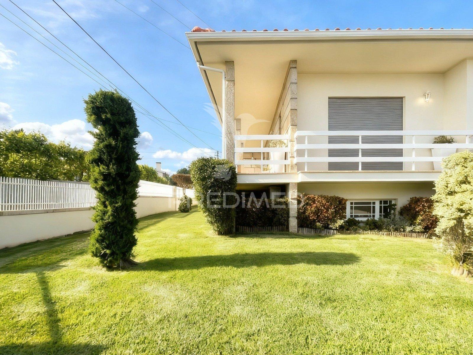 Moradia t4 individual com piscina e jardim | sabariz – vila verde