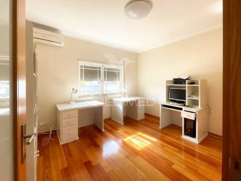 Moradia t4 individual com piscina e jardim | sabariz – vila verde