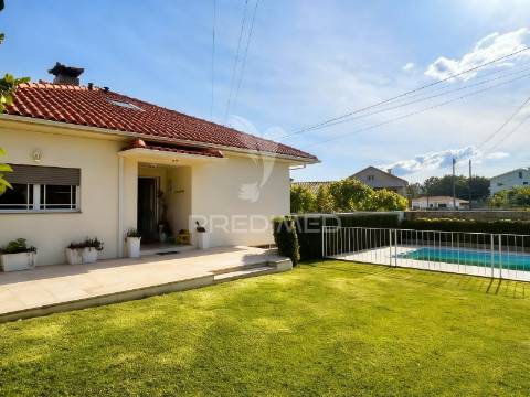 Moradia t4 individual com piscina e jardim | sabariz – vila verde