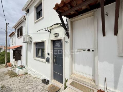 Moradia t2+1 com quintal totalmente remodelada em almada
