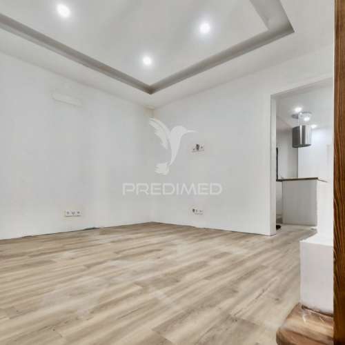 Moradia t2+1 com quintal totalmente remodelada em almada