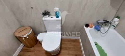 Apartamento t1 na av. general humberto delgado, monte abraão, renovado e pronto a habitar.