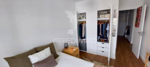 Apartamento t1 na av. general humberto delgado, monte abraão, renovado e pronto a habitar.