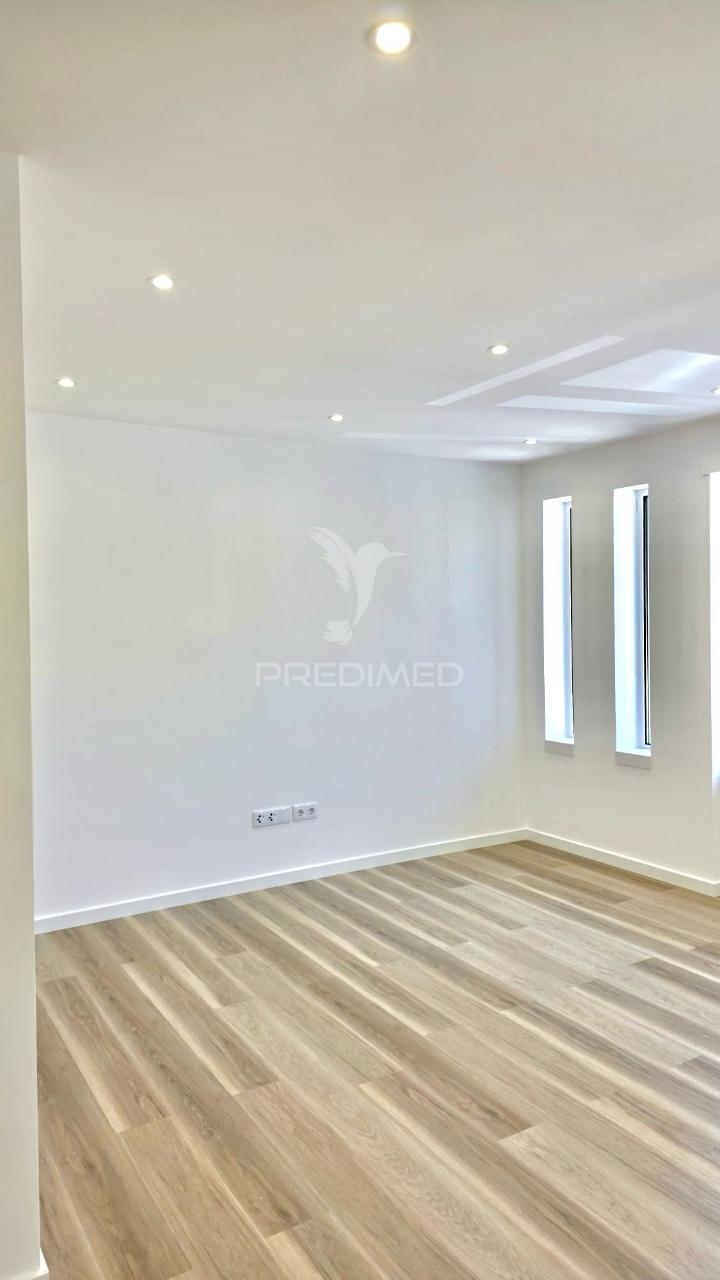 Apartamento t3 remodelado na nazaré para comprar