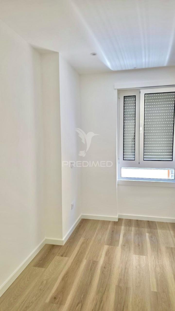 Apartamento t3 remodelado na nazaré para comprar