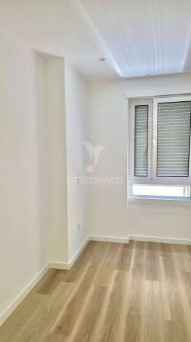 Apartamento t3 remodelado na nazaré para comprar