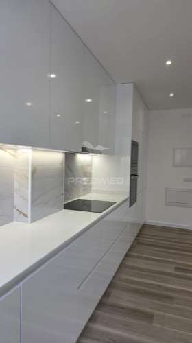 Apartamento t3 remodelado na nazaré para comprar