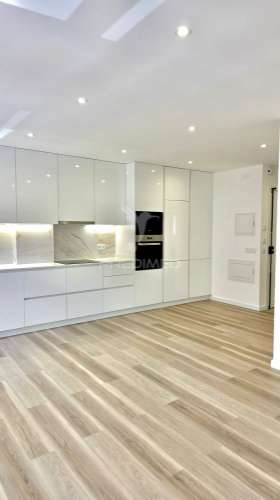 Apartamento t3 remodelado na nazaré para comprar