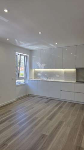 Apartamento t3 remodelado na nazaré para comprar