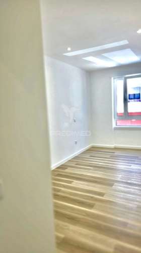 Apartamento t3 remodelado na nazaré para comprar