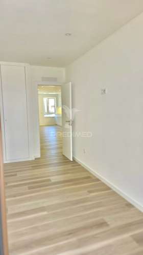 Apartamento t3 remodelado na nazaré para comprar