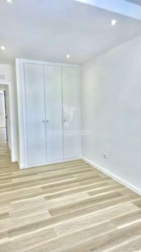Apartamento t3 remodelado na nazaré para comprar