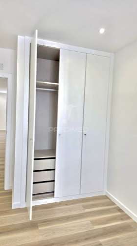 Apartamento t3 remodelado na nazaré para comprar