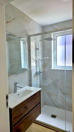 Apartamento t3 remodelado na nazaré para comprar