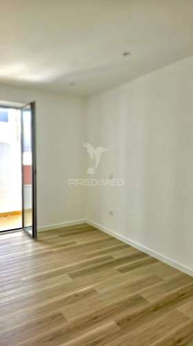 Apartamento t3 remodelado na nazaré para comprar