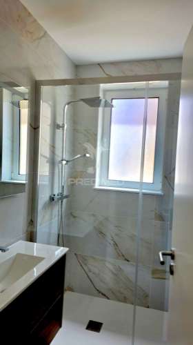 Apartamento t3 remodelado na nazaré para comprar