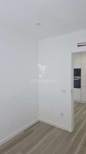 Apartamento t3 remodelado na nazaré para comprar