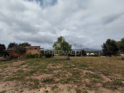 Moradia para reconstrução com terreno de 1.294 m² - próximo de olhão e faro