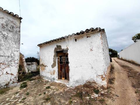 Moradia para reconstrução com terreno de 1.294 m² - próximo de olhão e faro