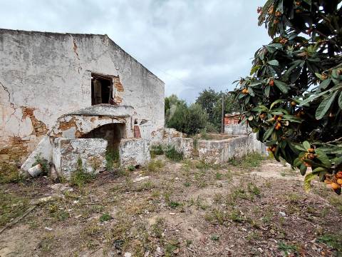 Moradia para reconstrução com terreno de 1.294 m² - próximo de olhão e faro