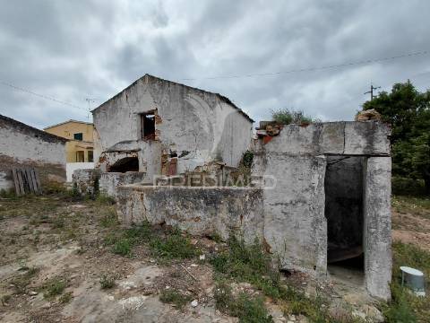 Moradia para reconstrução com terreno de 1.294 m² - próximo de olhão e faro