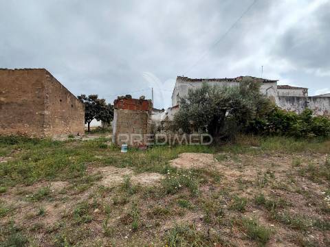 Moradia para reconstrução com terreno de 1.294 m² - próximo de olhão e faro