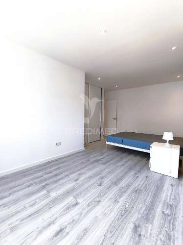 2 suítes, piscina, terraço, varanda, parqueamento, lavandaria