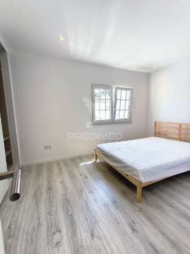 2 suítes, piscina, terraço, varanda, parqueamento, lavandaria