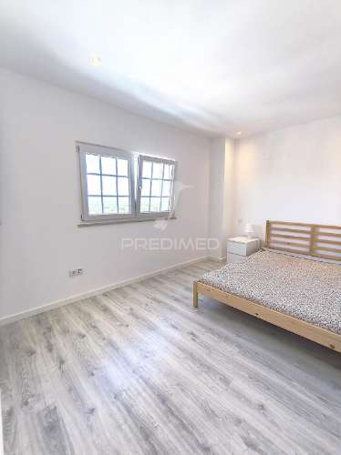 2 suítes, piscina, terraço, varanda, parqueamento, lavandaria