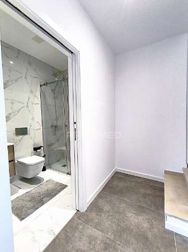 2 suítes, piscina, terraço, varanda, parqueamento, lavandaria