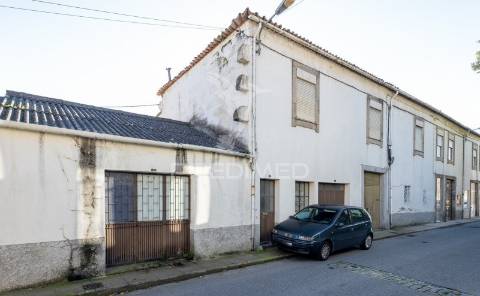 Moradia térrea antiga para venda na rua senhora da hora, campanhã, porto