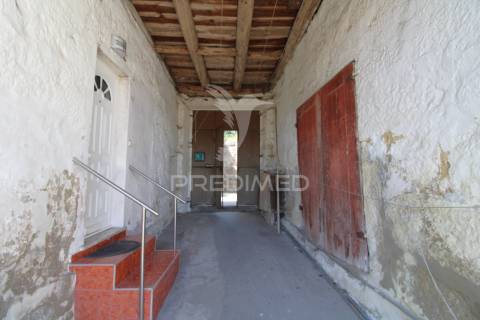 Moradia térrea antiga para venda na rua senhora da hora, campanhã, porto