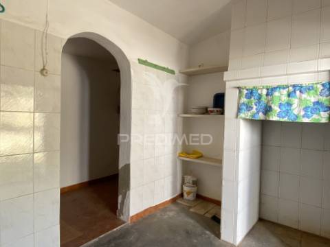 Moradia t2 com terreno misto de 7.500 m² – são brás dos matos, alandroal